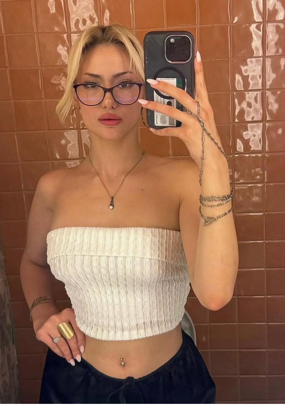 Aşağıhüyük Tatlı Partner Bayan Escort Serpil